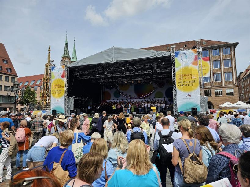 2025-06-01 Chorfest Nürnberg Bühne Haupmarkt